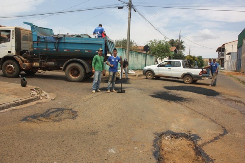 Prefeitura inicia operação tapa-buracos em ruas da cidade